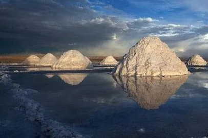 違約！“中國(guó)鋰業(yè)巨頭”百億債務(wù)危機(jī)，一個(gè)月短暫喘息后何去何從？