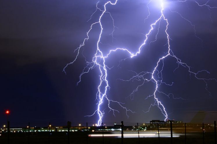 互聯網，房地產，卷在了一起